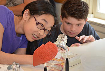 Students work together to pour an agarose gel in a Summer Science Camp